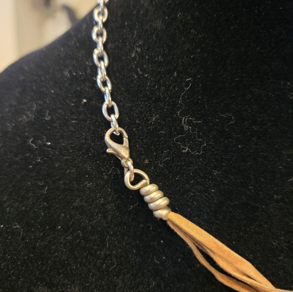 Elegant Multicolor Necklace - Picture 3 of 3